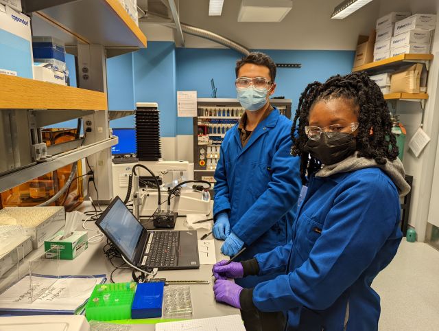 Joi and Yongkui in the Lab